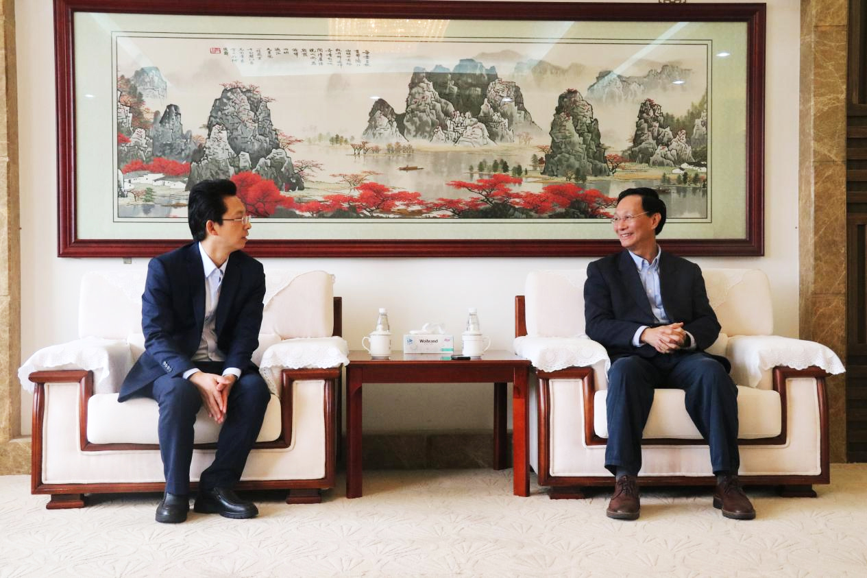 中电太极（集团）有限公司党委书记、董事长肖月强一行调研海南大学