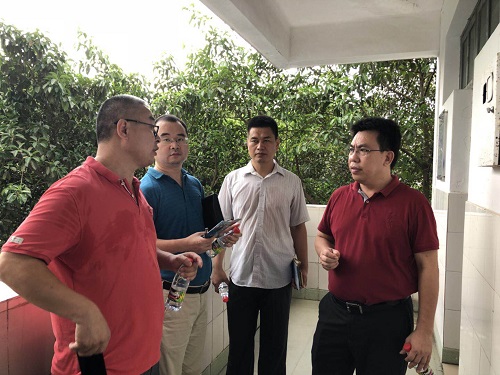 文科基础教学部副主任陈楠昕,经济与管理学院党委副书记周邦华,法学院