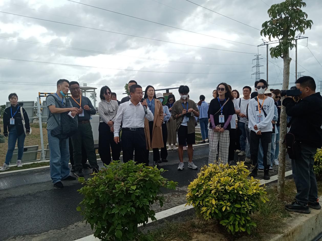 全国重点网络媒体走进海南大学坝头南繁公共试验基地