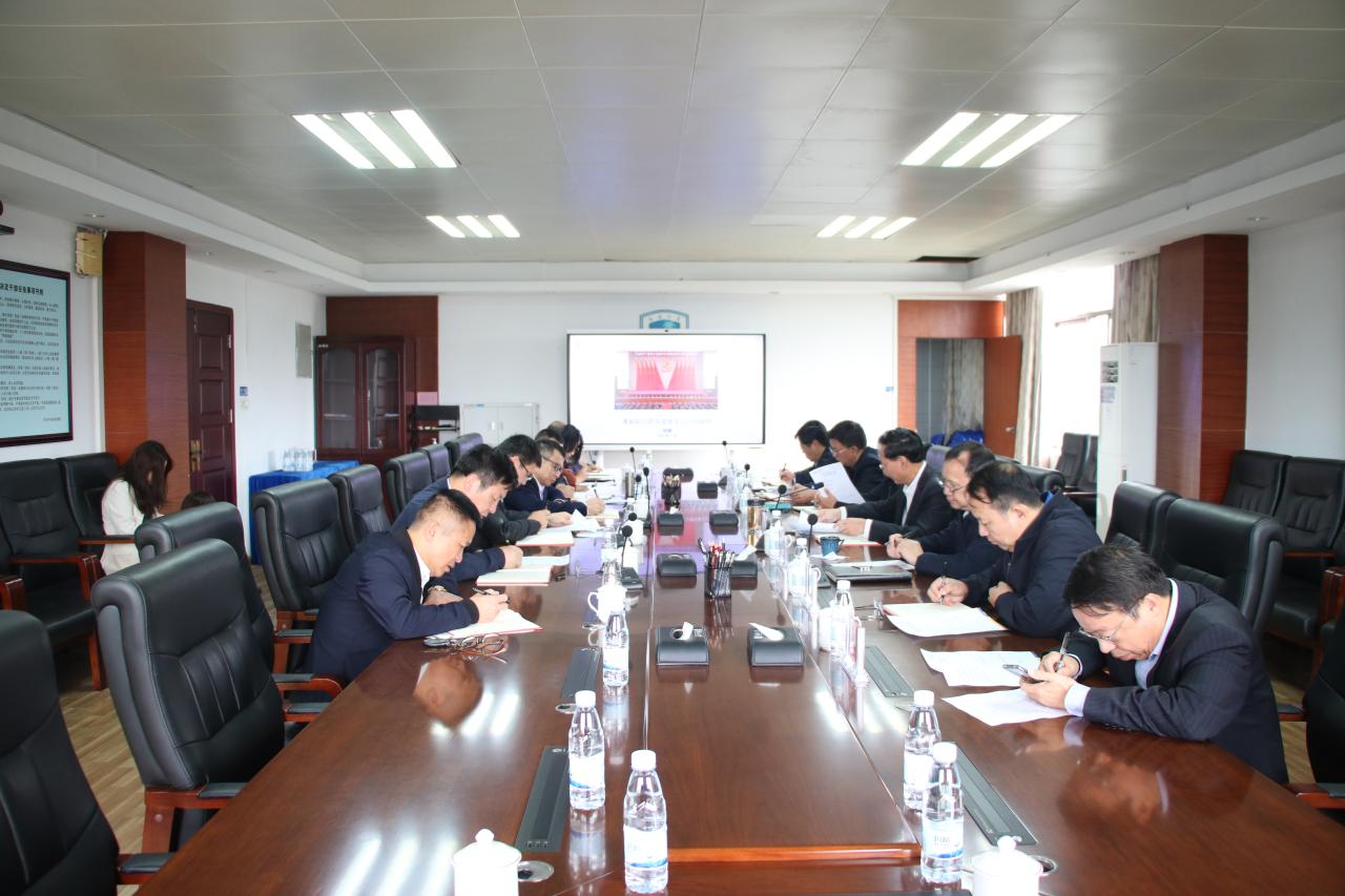 海南大学党委理论学习中心组专题学习党的十九届六中全会精神